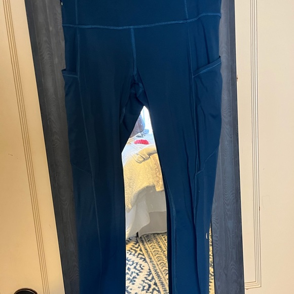 Teal 7/8 Lululemon leggings with side pockets. New without tags - Picture 4 of 5